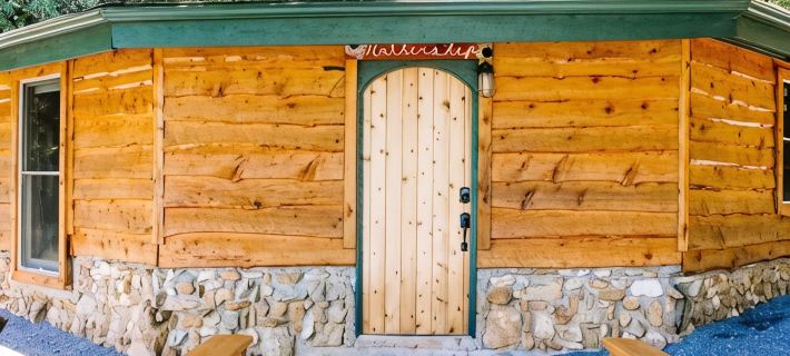 A cozy, romantic cabin perfect for couples.Pets are always welcome, owners too! Hôtels à&nbsp;: Comte de McDowell