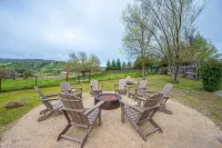 5Br/3.5ba Estate Sleeps 10 w Pool, Jacuzzi, Playground, Game Room, Fire Pit - Farmhouses