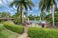 Naples Marina Getaway Studio Direct Water Views! -  Ferienwohnungen