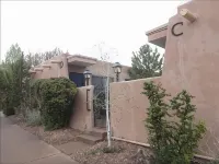 Superb Santa Fe HQ - Prime Location in the Heart of Santa Fe - Decked Digs - Homestays