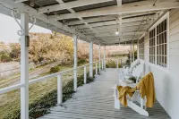 A perfect place to rest, relax and reconnect with friends or family. - บังกะโล