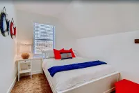Lakefront retreat for family, friends & fun! - Balkoner