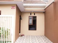 Homestay Villa Ijen - Four Bedroom Hotels in Giri