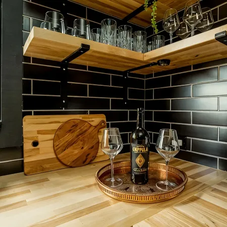 Cozy 2 BR bungalow, moody design, walk to square