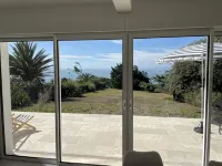 Rare! Seafront vacation home with direct access to sea and beach - Wifi