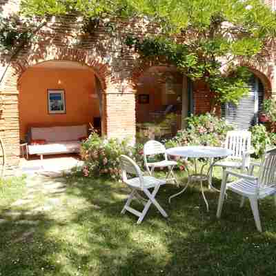 Very quiet apartment with garden in medieval residence in the heart of town Hotel Exterior