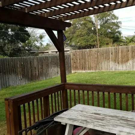 Family-sized home with quick access to the loop!!
