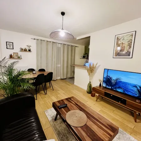 Cosy and Bright F2 Apartment
