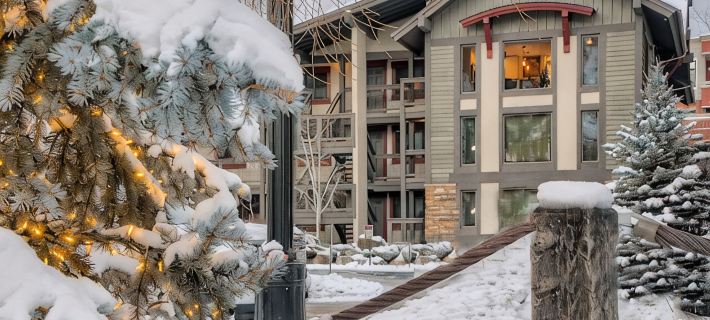 Luxury Condo within walking distance to all the restaurants, shopping and bars. Hotels in Routt County
