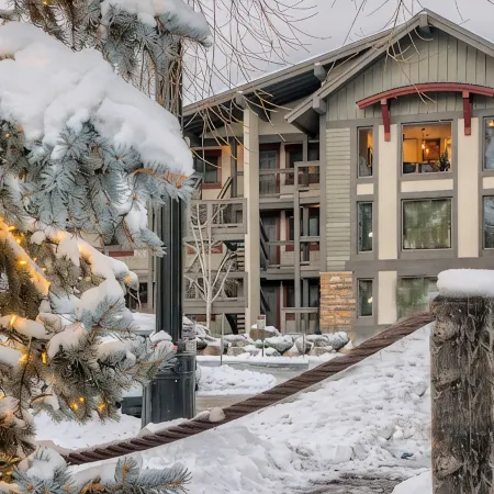Luxury Condo within walking distance to all the restaurants, shopping and bars.