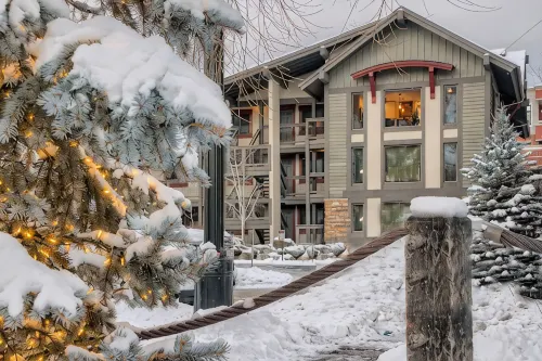 Luxury Condo within walking distance to all the restaurants, shopping and bars.