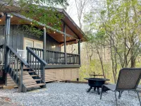 Modern Boho Cabin - Romantic Couples Getaway - Luxury Tub - 5mi from Helen - Chalets