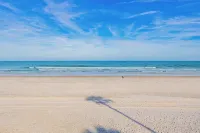 Coquina B103- Steps to the Beach & Pool