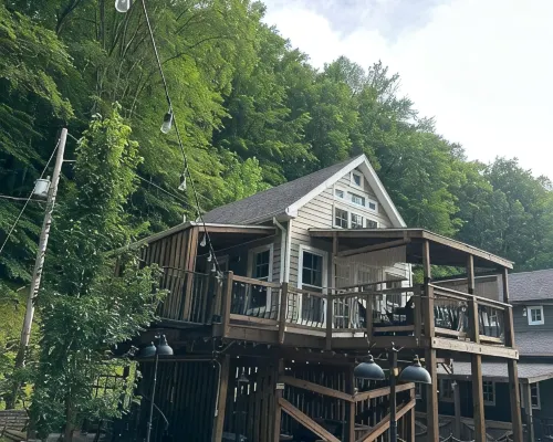 The Red Dog Chalet Couples Retreat w/ Hot Tub Hotels in Mingo County