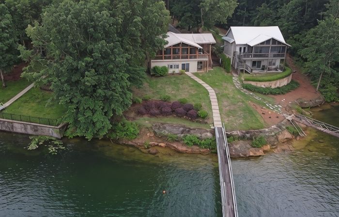 Lake Front w/ Sunset Views, Screened-in Porch / 1x Boat Slip / 2x Kayaks