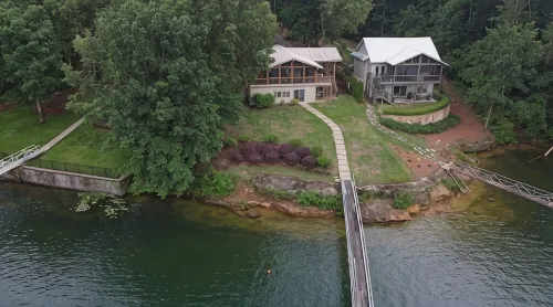 Lake Front w/ Sunset Views, Screened-in Porch / 1x Boat Slip / 2x Kayaks - Homestays