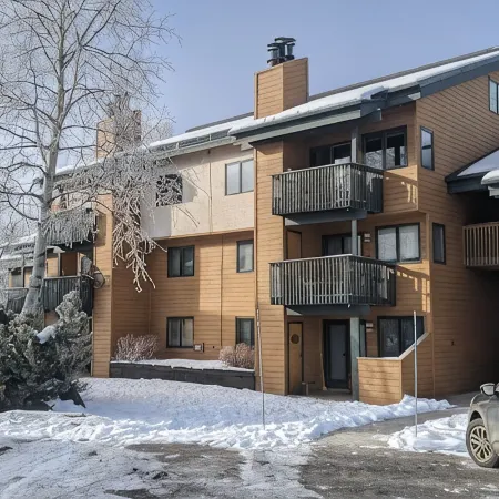 Top floor two level 2 bedroom, Mountain View!