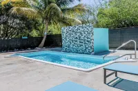 Spacious Family Retreat: Terrace, Inground Pool, Solar Power, Wi-fi, Pool Table - Pools
