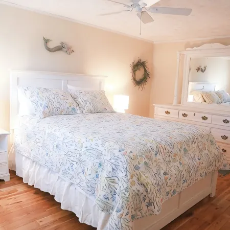 Private access to the beach! Sleeps 9.