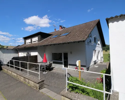 EifelNatur 8, large family apartment with terrace and barbecue, pets welcome Hotel di Immerath