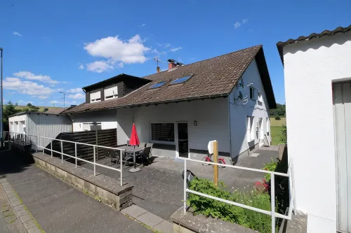 EifelNatur 8, large family apartment with terrace and barbecue, pets welcome