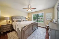 Community Pool, Fishing Ponds, Hot Tub, 2 King 2 Queen+Beds Single Story