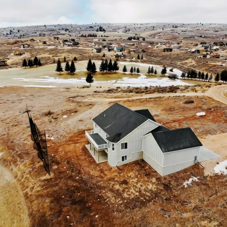 Relax at Loving Life at the Greens! 8 Bed 4.5 Bath Bear Lake Home w/Beds for 33!
