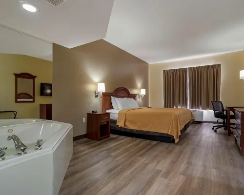 Econo Lodge Inn & Suites Hotels in Flowood