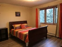 Mountain and ocean view home close to downtown and hiking trails