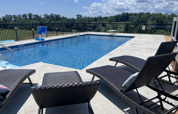 Quiet peaceful Stone mountain fun House with Pool ,Hot Tub￼ and vineyards near
