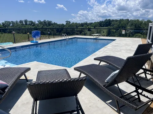 Quiet peaceful Stone mountain fun House with Pool ,Hot Tub￼ and vineyards near