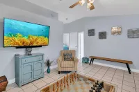 The Dahl House in Sebastian, just minutes to the Indian river and Wabasso Beach. - 3-Star