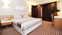 Kenari Tower Pantai Losari Makassar - parcheggio