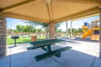 Relaxing & Upgraded Vacation Home - Pet Friendly - 2-Star