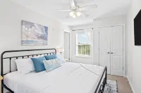 Welcoming Beach House with Private Pool and Hot Tub - バルコニー