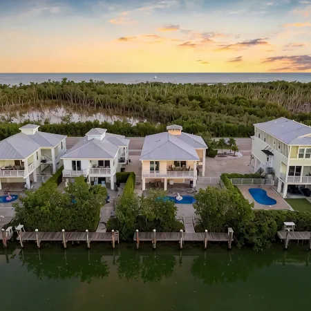 Sombrero Siesta: Heated Pool & Stunning Canal Views