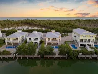 Sombrero Siesta: Heated Pool & Stunning Canal Views - Boutique