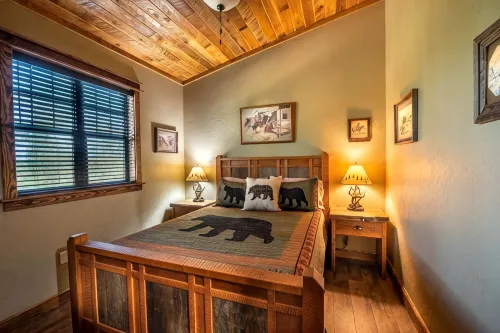 BEAR TRACK HIDEAWAY Sleeps 4 - Just 10 minutes from Glacier National Park - アパートメント