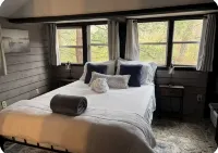 春泉河:溪畔,春泉河南叉私享區域木屋