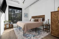 TC 2 BR Condo w/Rooftop Hot Tubs, Top Location, Dog Friendly!