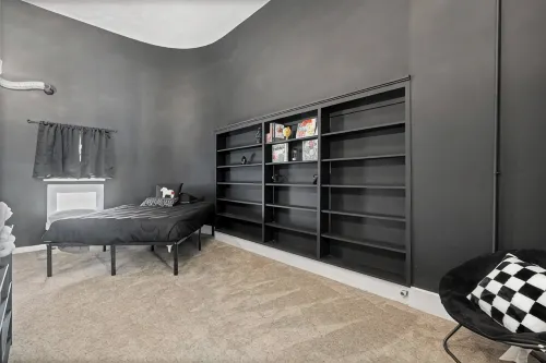 Spacious Luxury Black Downtown Apartment - Minutes from WEC! - Wifi