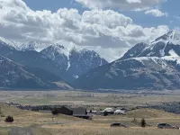 All new inside, 3-bedroom house, WiFi, AC beautiful Paradise Valley Yellowstone - Wifi