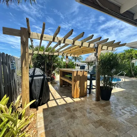 SC2 11th ST. in Kcb. Best Home Away from Home – 2Br/2BA with Private Pool & Dock