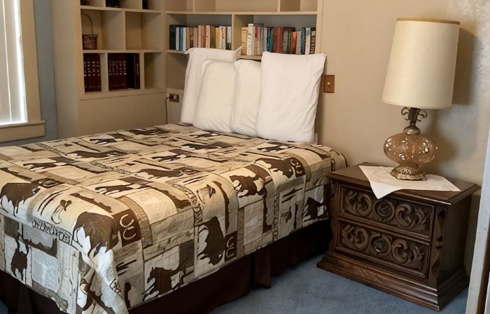 OLD WEST HIDEOUT - Large 2 Bedroom, One Block from Historic Route 66!