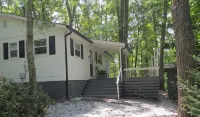 LAKEFRONT Retreat! <br>Escape To Lake Hartwell in this lakeside cottage! - Homestays