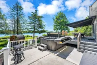 Private Lakefront Retreat-Mins to Waterparks and Attractions - 4-Star