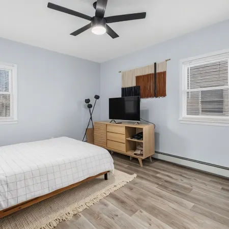 Spacious & Stylish 5 -Bed 2 Bath House in Charming Providence, a Block from PC