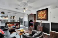West University art-partment 1 bedroom bungalow! - Condos