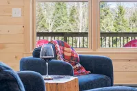 Pointers Den-Fireplace, Arcade, 2 Primary Suites - Chalets