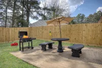 Military in Style/Movie Room /Game Room Minutes from Ft. Benning & Downtown area - 4 ดาว